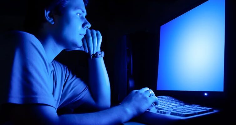 Is Blue Light Blocking your Path to Better Quality Sleep? Is Blue Light Blocking your Path to Better Quality Sleep?